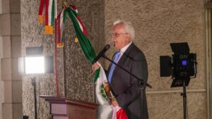 “¡Vivan nuestras familias!”: Beto Pérez da Grito de Independencia en Cuauhtémoc